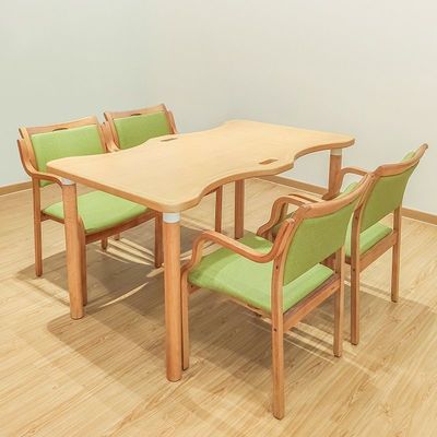 Giá tốt. Chiếc bàn gỗ hạng sang trong nhà hàng thoải mái bàn gỗ và ghế trực tuyến