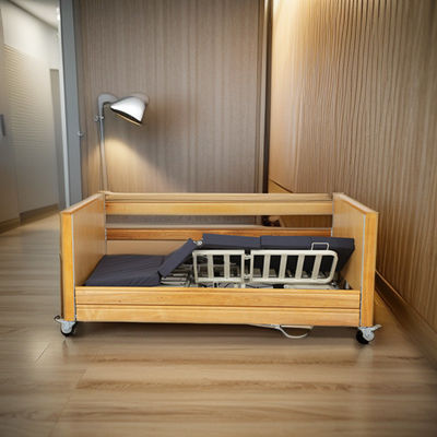Hospitales Clínicas Acreditadas Hogar Camas de enfermería eléctricas Dibujo sólido de haya corredera de protección ajustable Retrovisores para levantar piernas Camas de elevación
